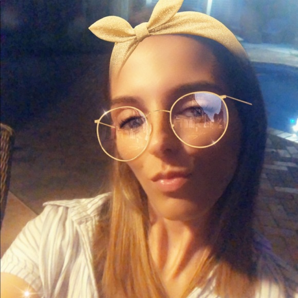 Meet your Posher, Yeya - Picture 1 of 1